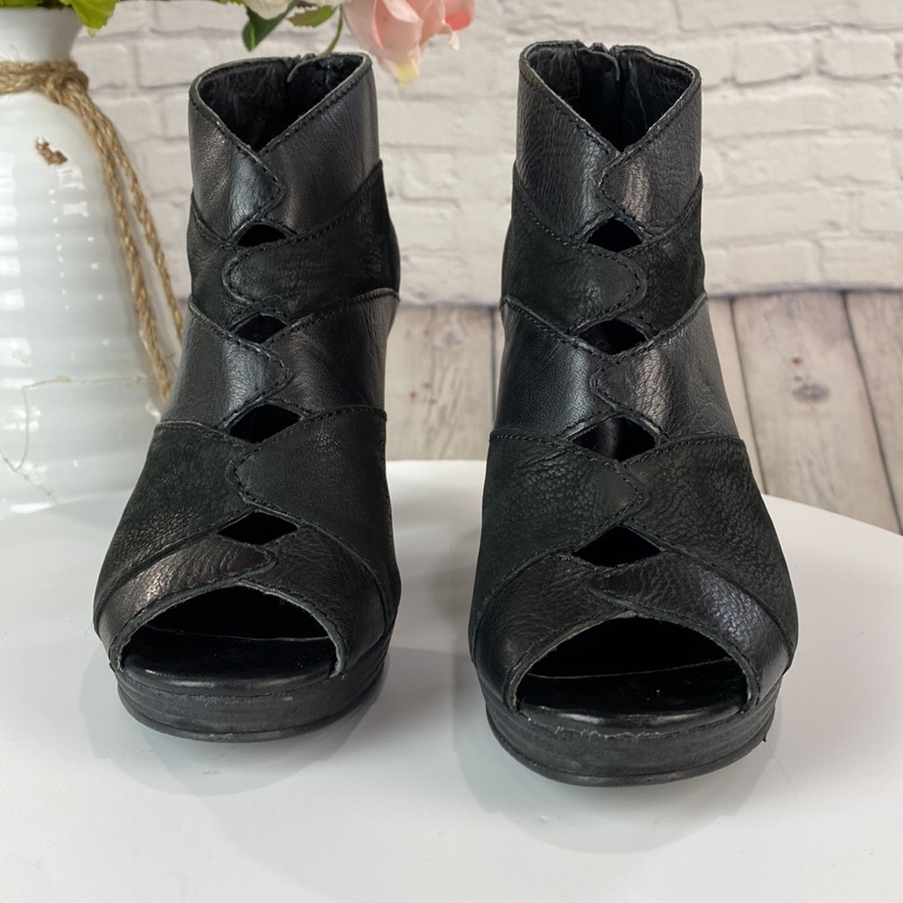 FOSSIL Black Leather & Suede Back Zip Up High Heels - Picture 3 of 17